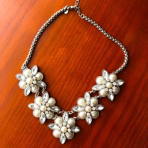 BUNDLE TO SAVE ✨ Silver & floral statement necklace